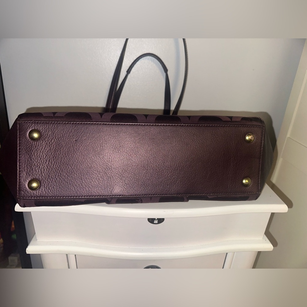 Signature Coach Taylor Op Art Alexis Carry All Tote! Purple! - Picture 7 of 8